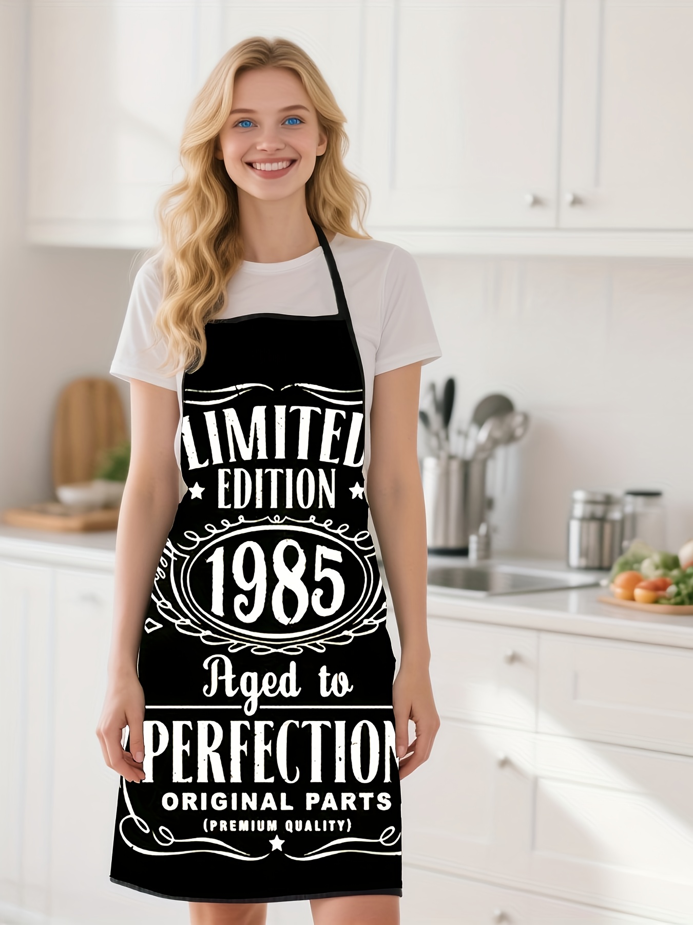 Kitchen Baking Background - Eine Küchenschürze mit schwarzem Hintergrund und